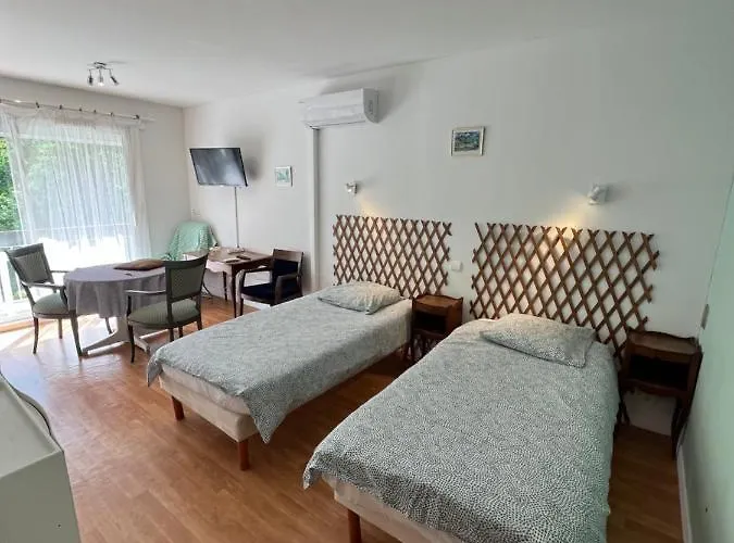 Les Milandes Aparthotel 3*