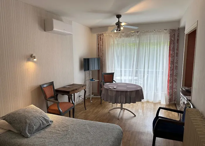 Aparthotel Les Milandes Cazaubon