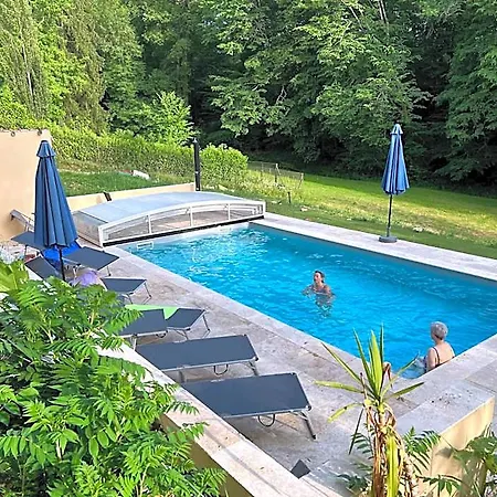 Les Milandes 3* Казобон